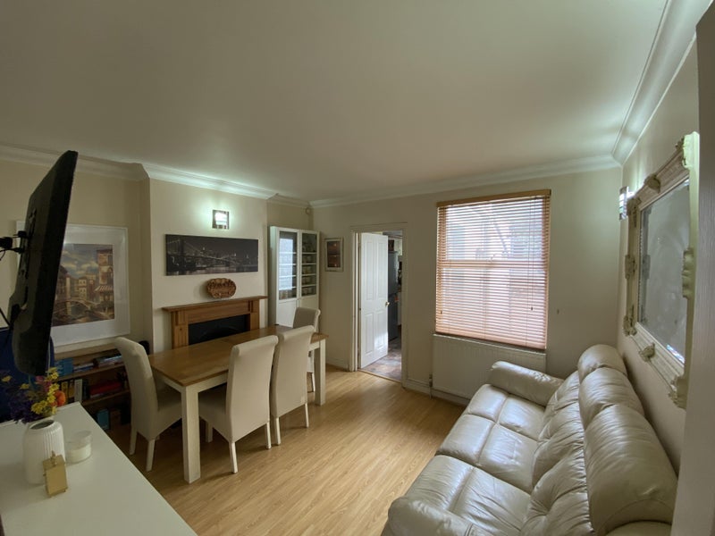 Room Newbury Road in Greater London