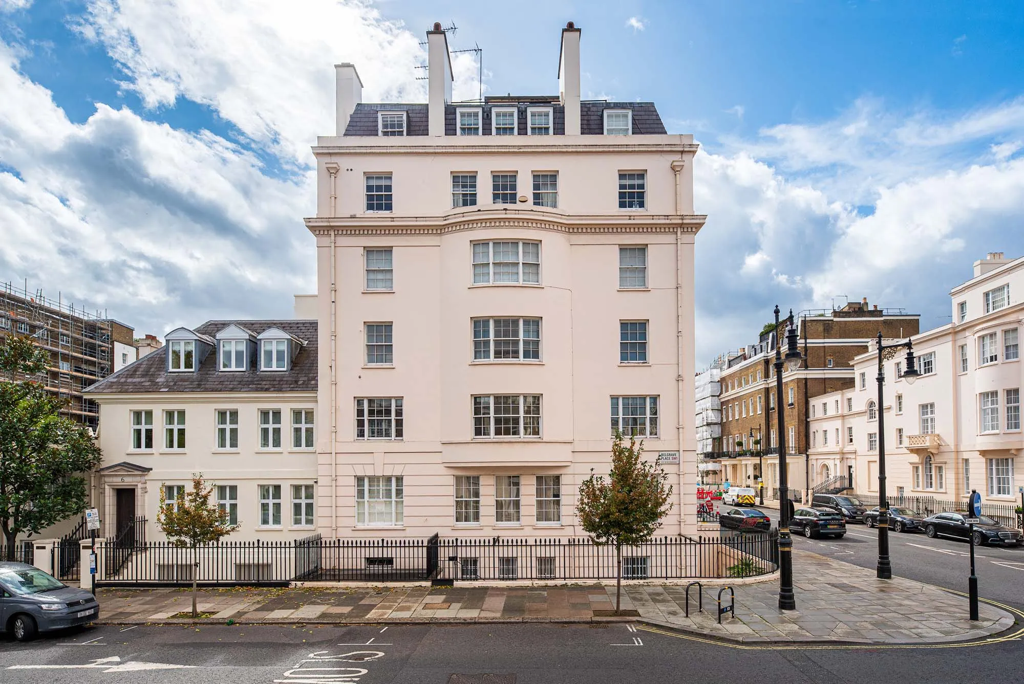 Flat Eaton Place in City of Westminster