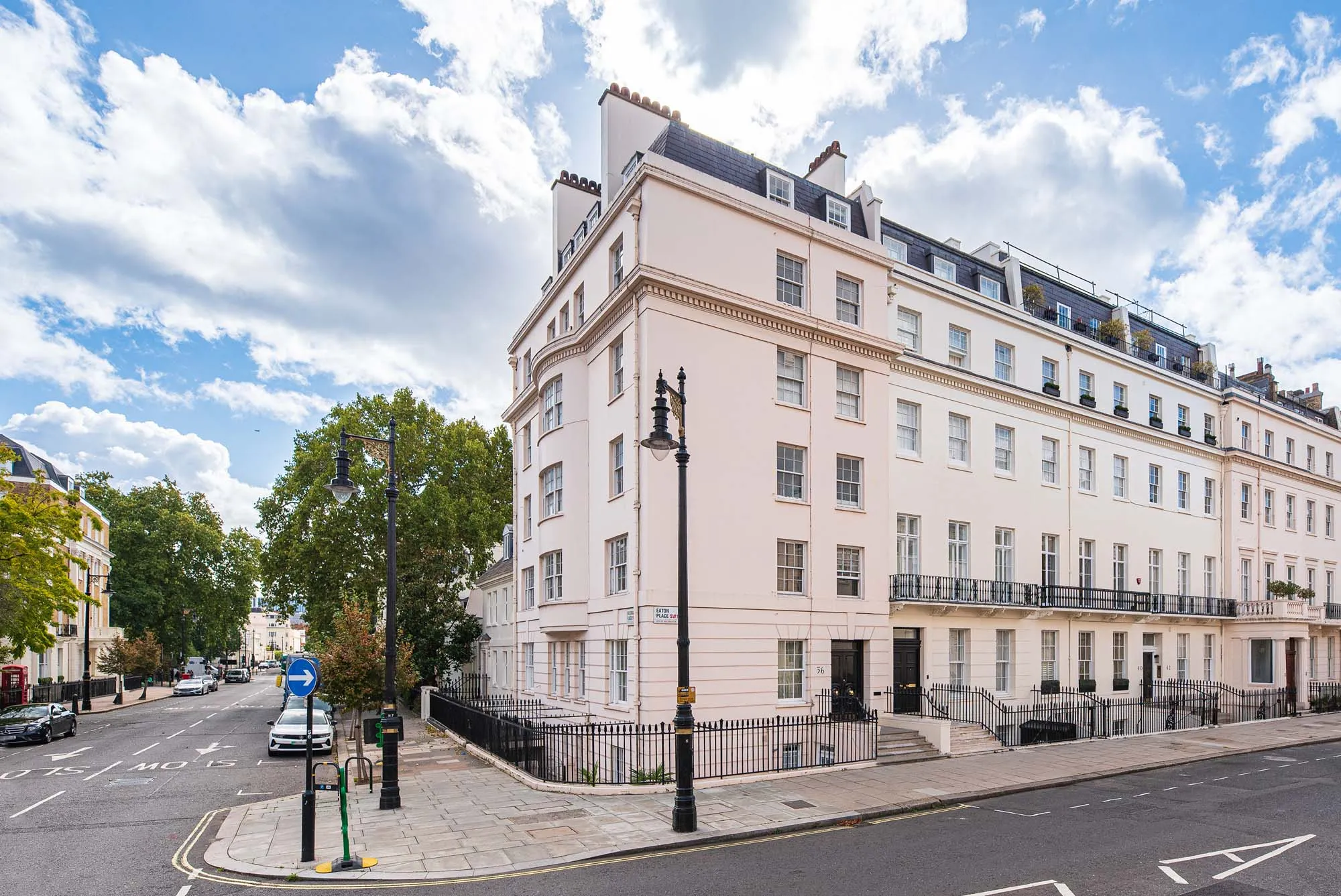 Flat Eaton Place in City of Westminster