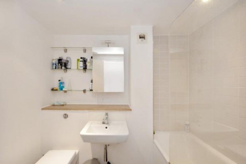Flat Longshore in Greater London