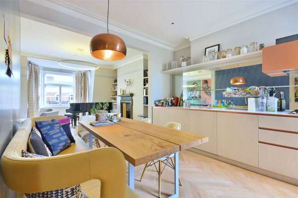 Flat Elgin Avenue in City of Westminster