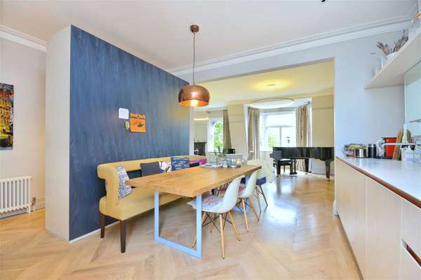 Flat Elgin Avenue in City of Westminster