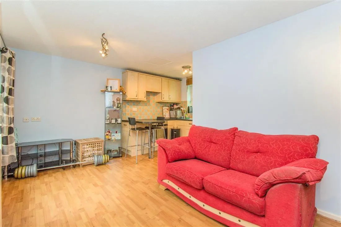 Flat Fairhaven Close in Cardiff