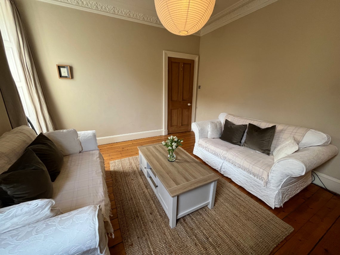 Flat Broughton Road in City of Edinburgh
