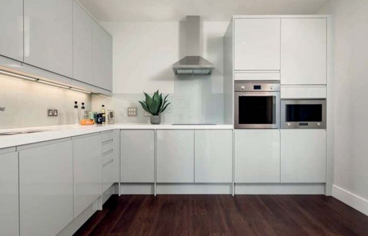 Flat Silvocea Way in Greater London