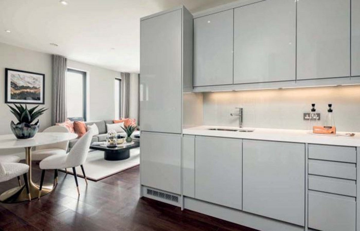 Flat Silvocea Way in Greater London