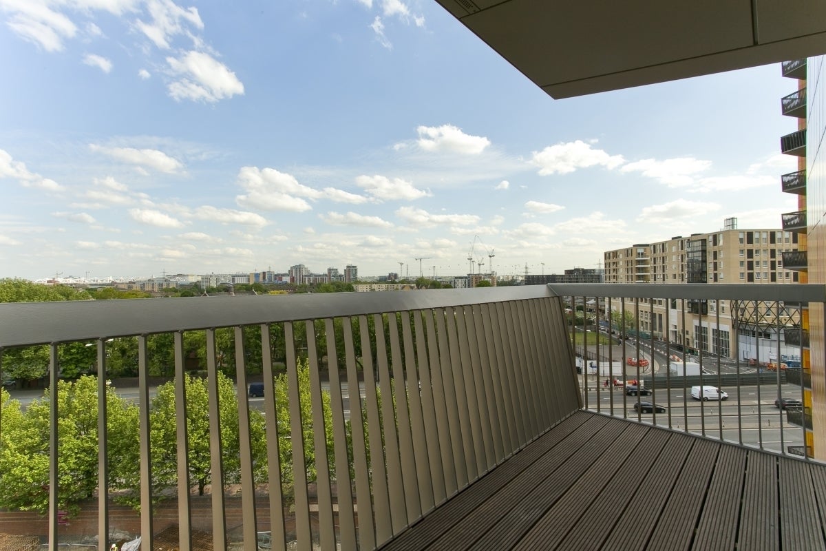 Flat Bywell Place in Greater London