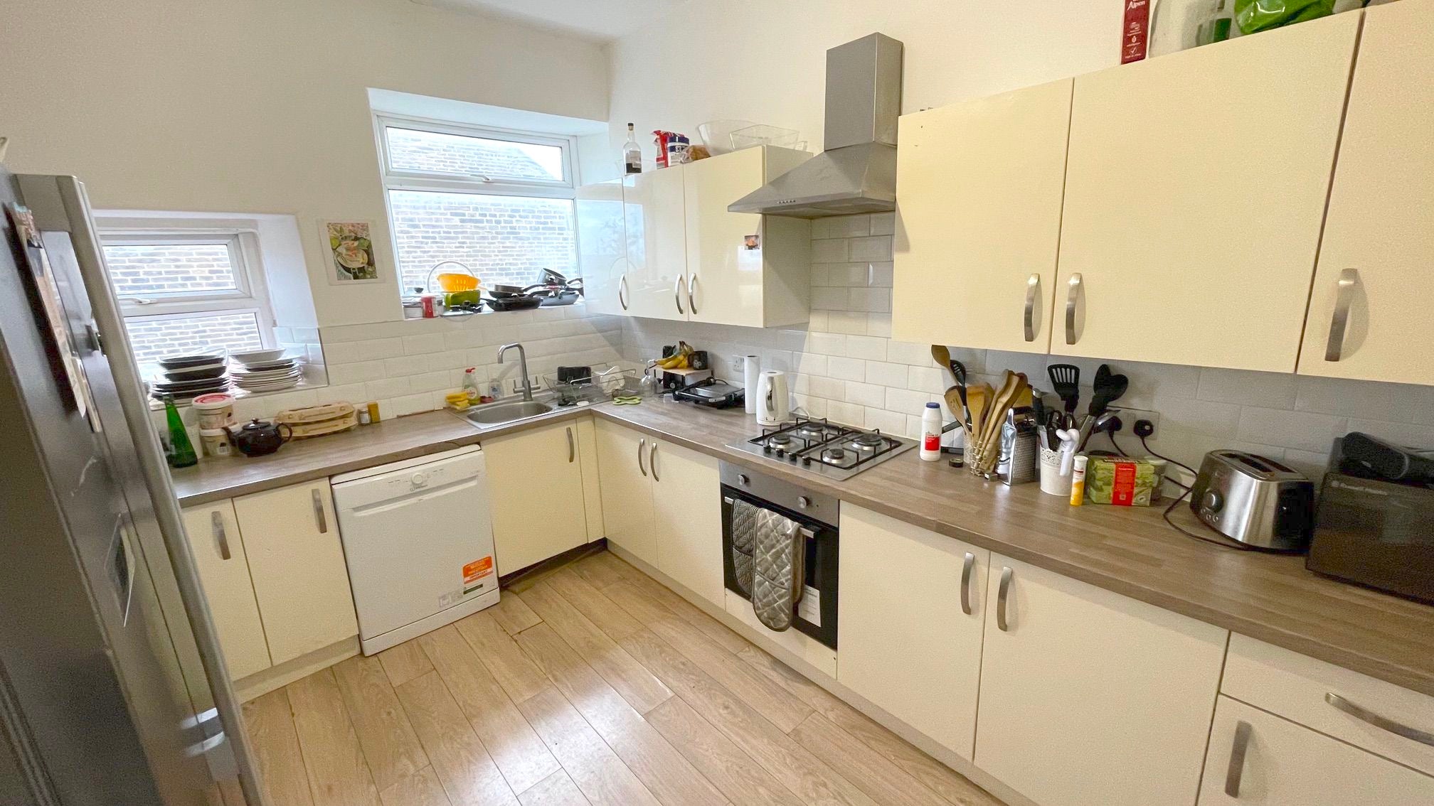 Room Beech Hill Road in Sheffield