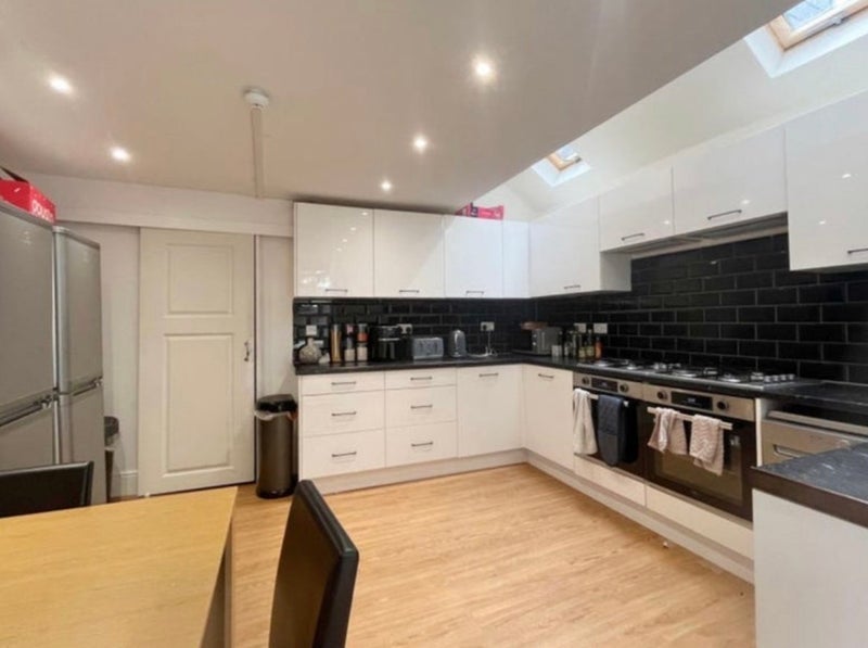 Room Glycena Road in Greater London