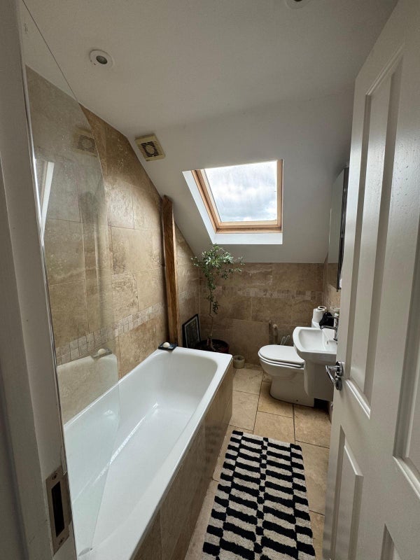 Room Glycena Road in Greater London