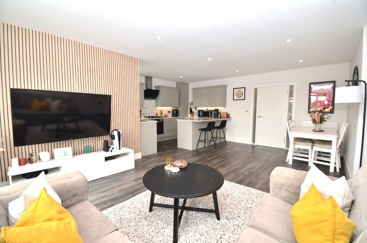Flat Goring Road in Greater London