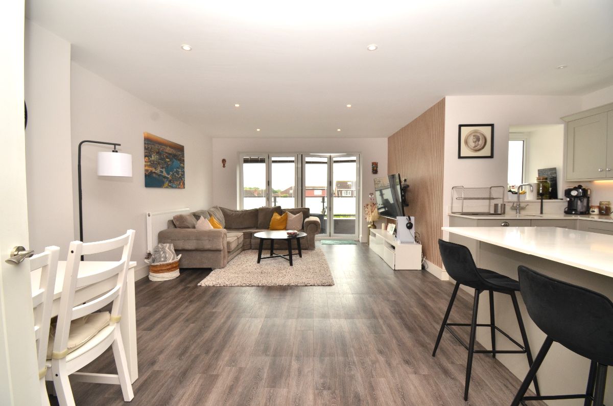 Flat Goring Road in Greater London