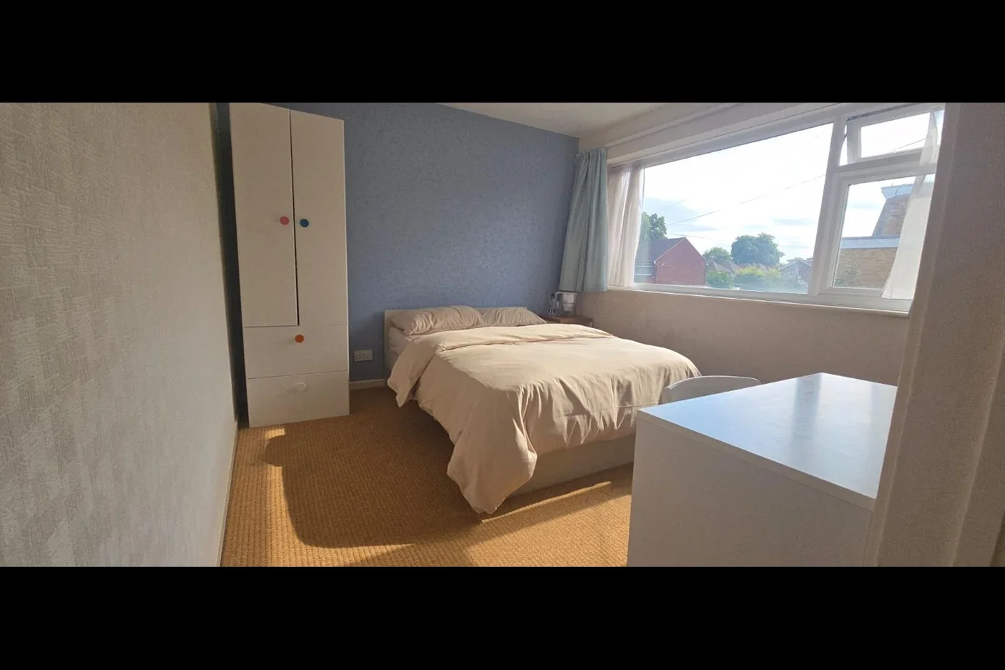 Room Atherton Close in Borough of Spelthorne