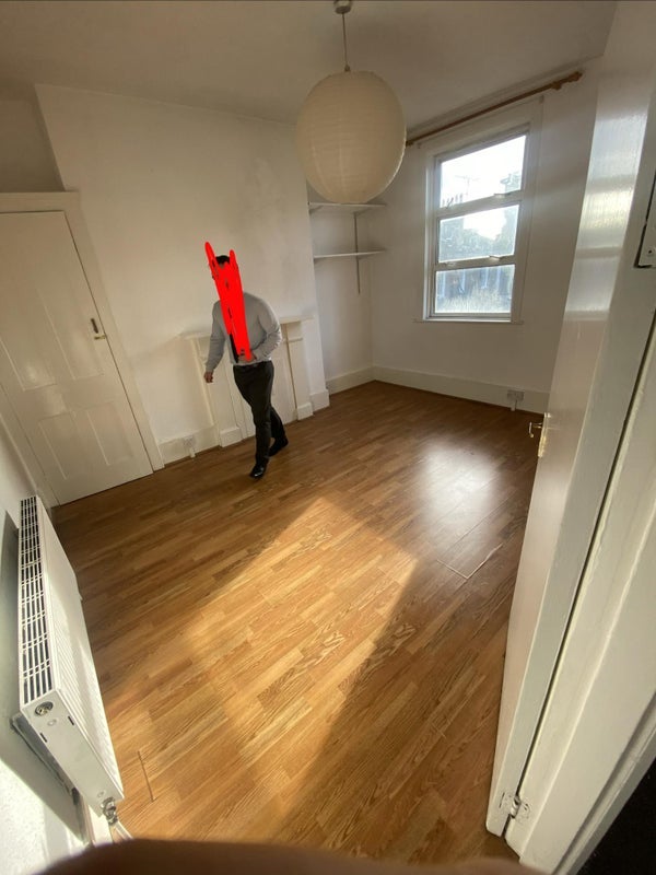 Flat Chapel Way in Greater London