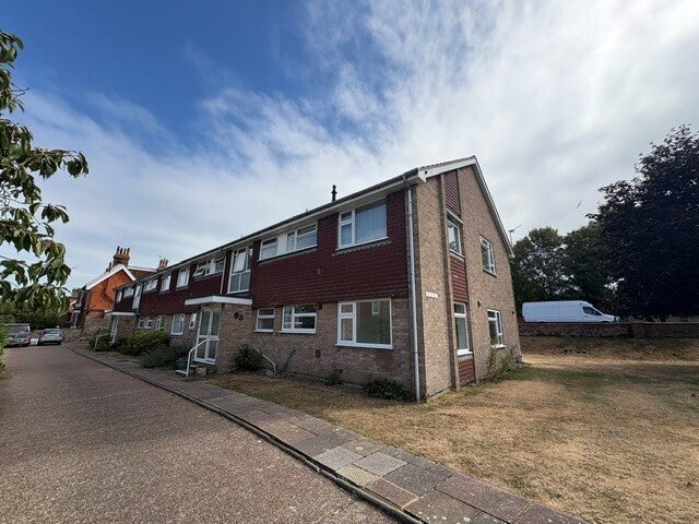 Flat Prideaux Road in Eastbourne