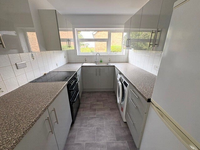 Flat Prideaux Road in Eastbourne