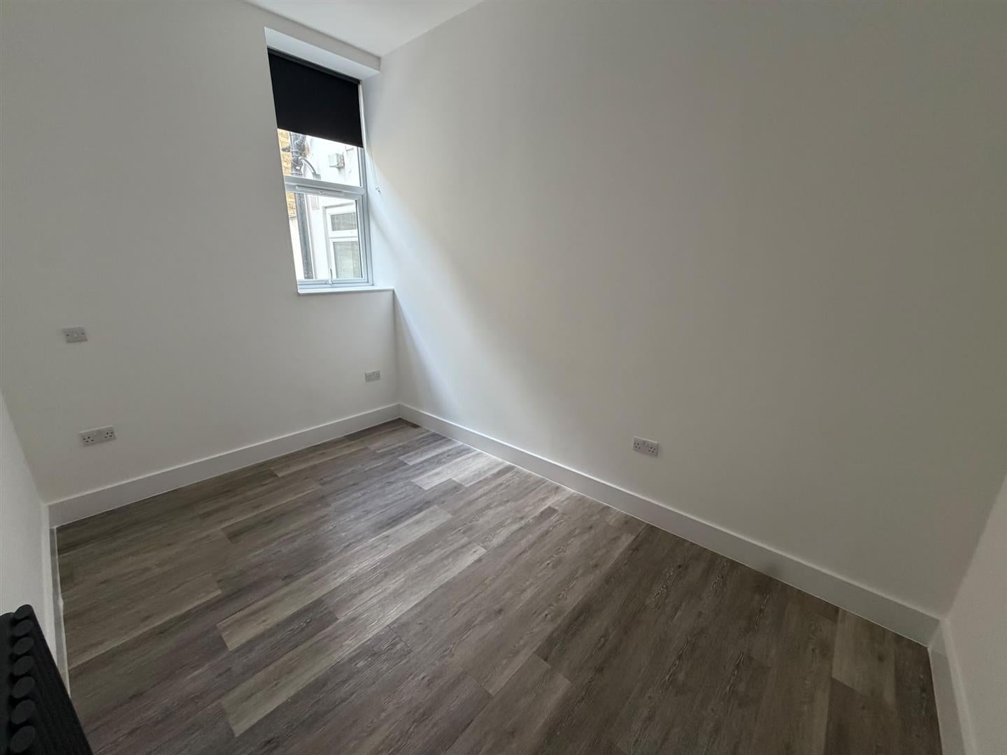 Flat Woodside Park Road in Greater London
