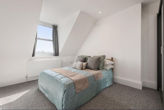 Flat Addison Gardens in Greater London