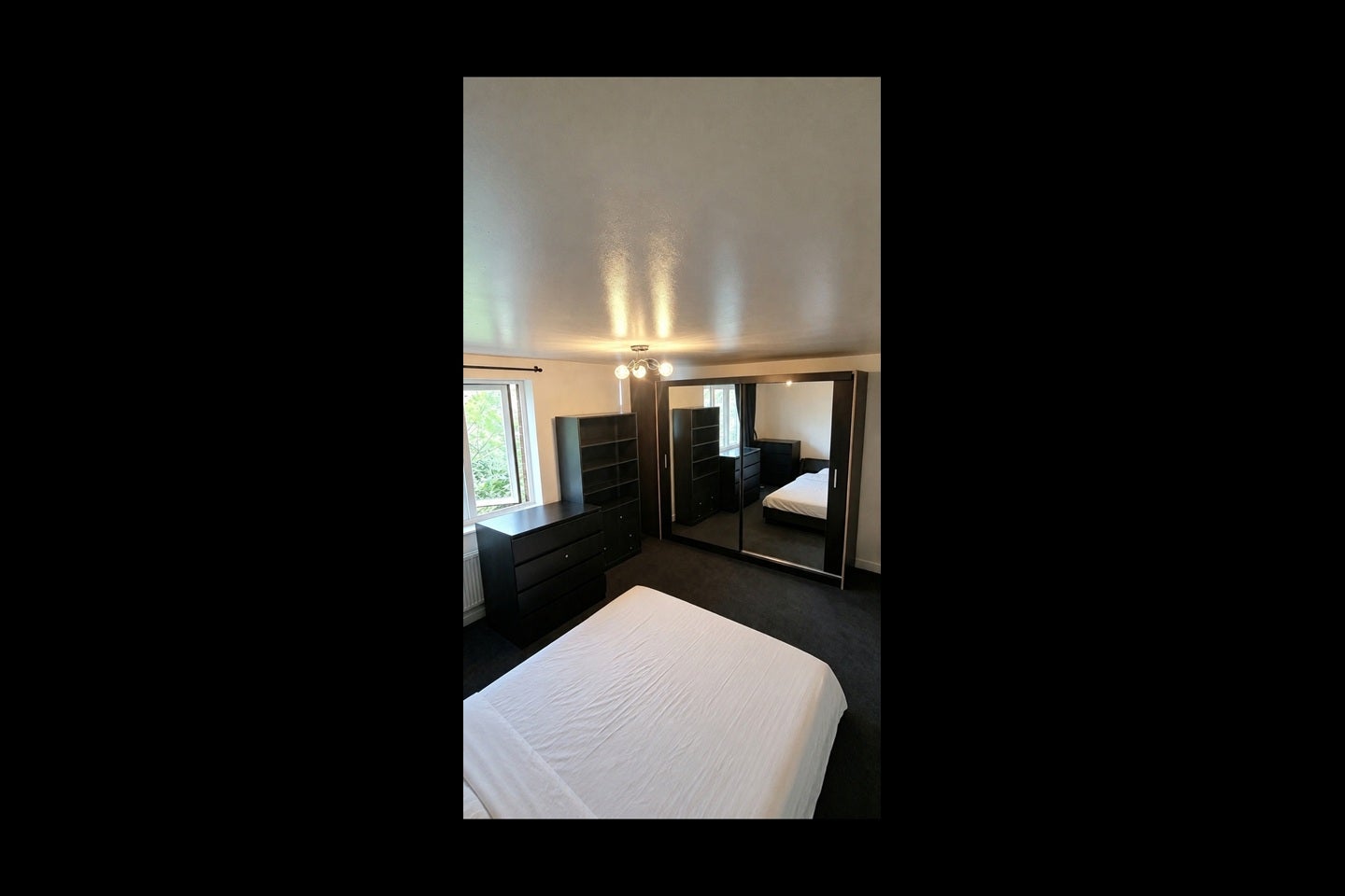 Room Hilltop Avenue in Greater London