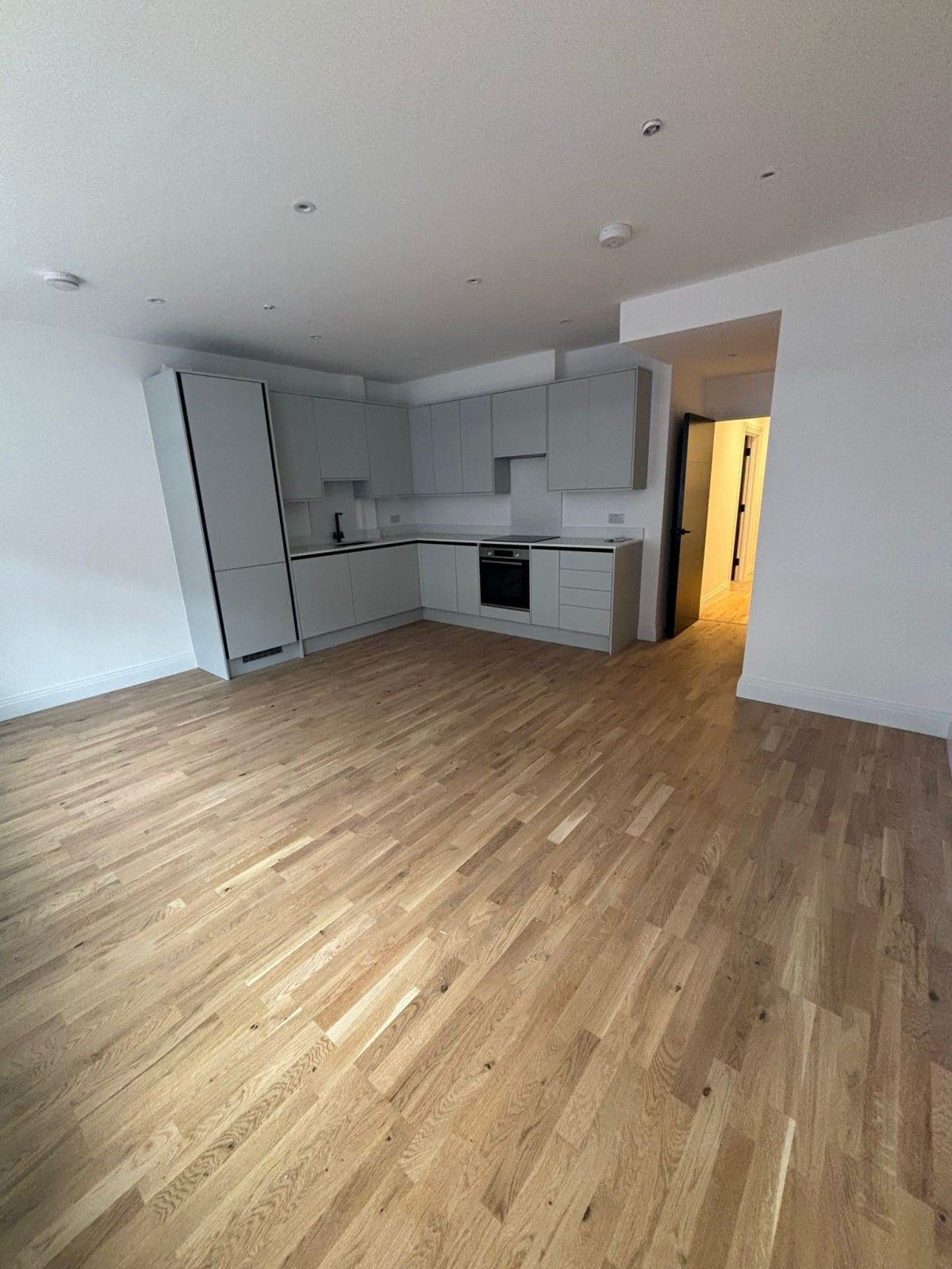 Flat Putney High Street in Greater London