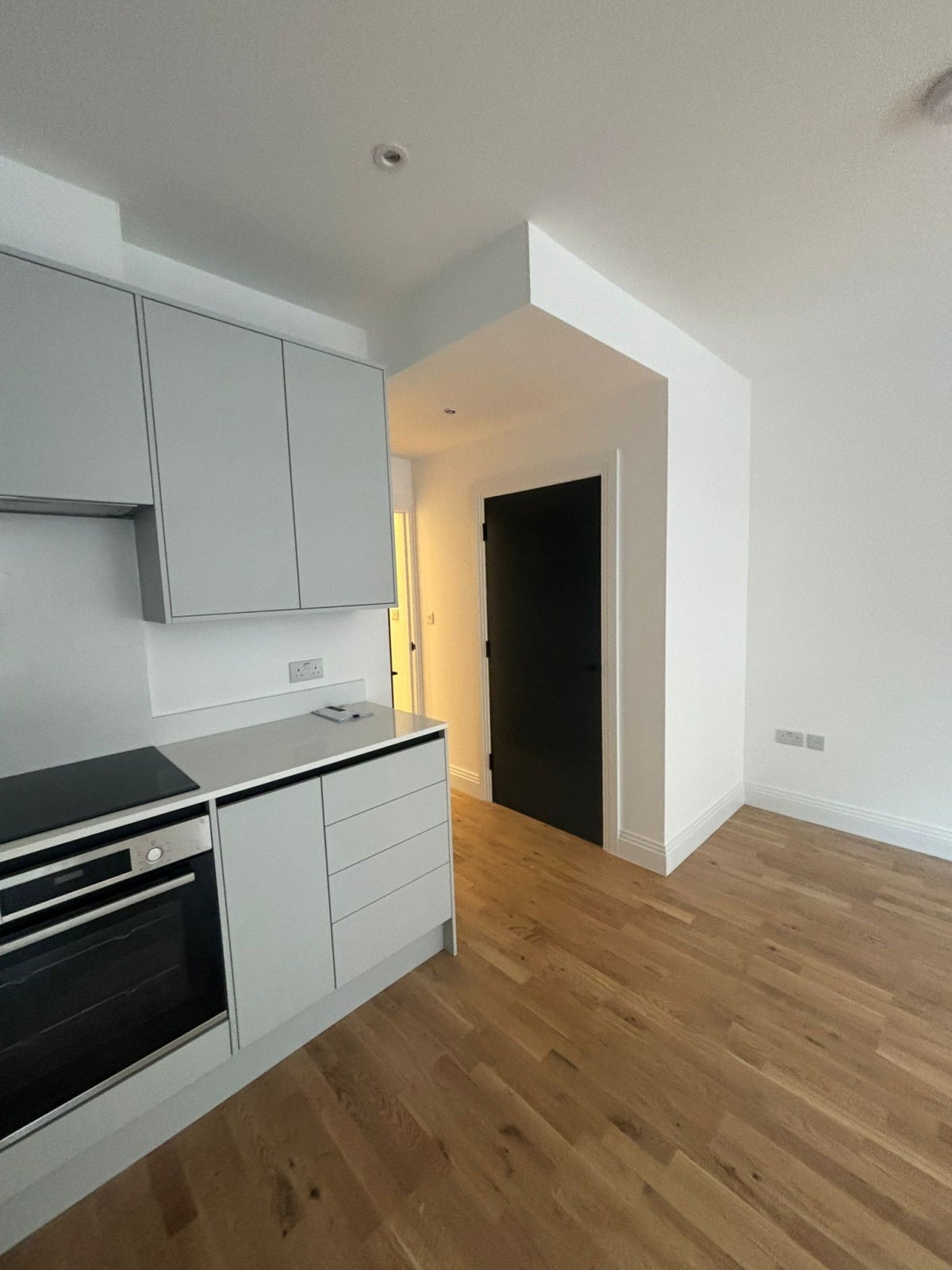 Flat Putney High Street in Greater London
