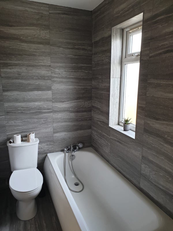 Room Llanover Road in Greater London