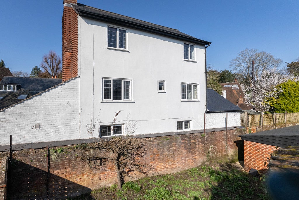 House Old Reigate Road in Mole Valley