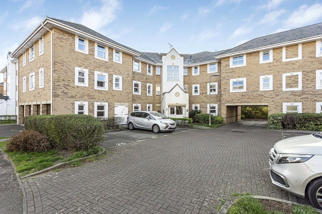Flat International Way in Sunbury-on-Thames