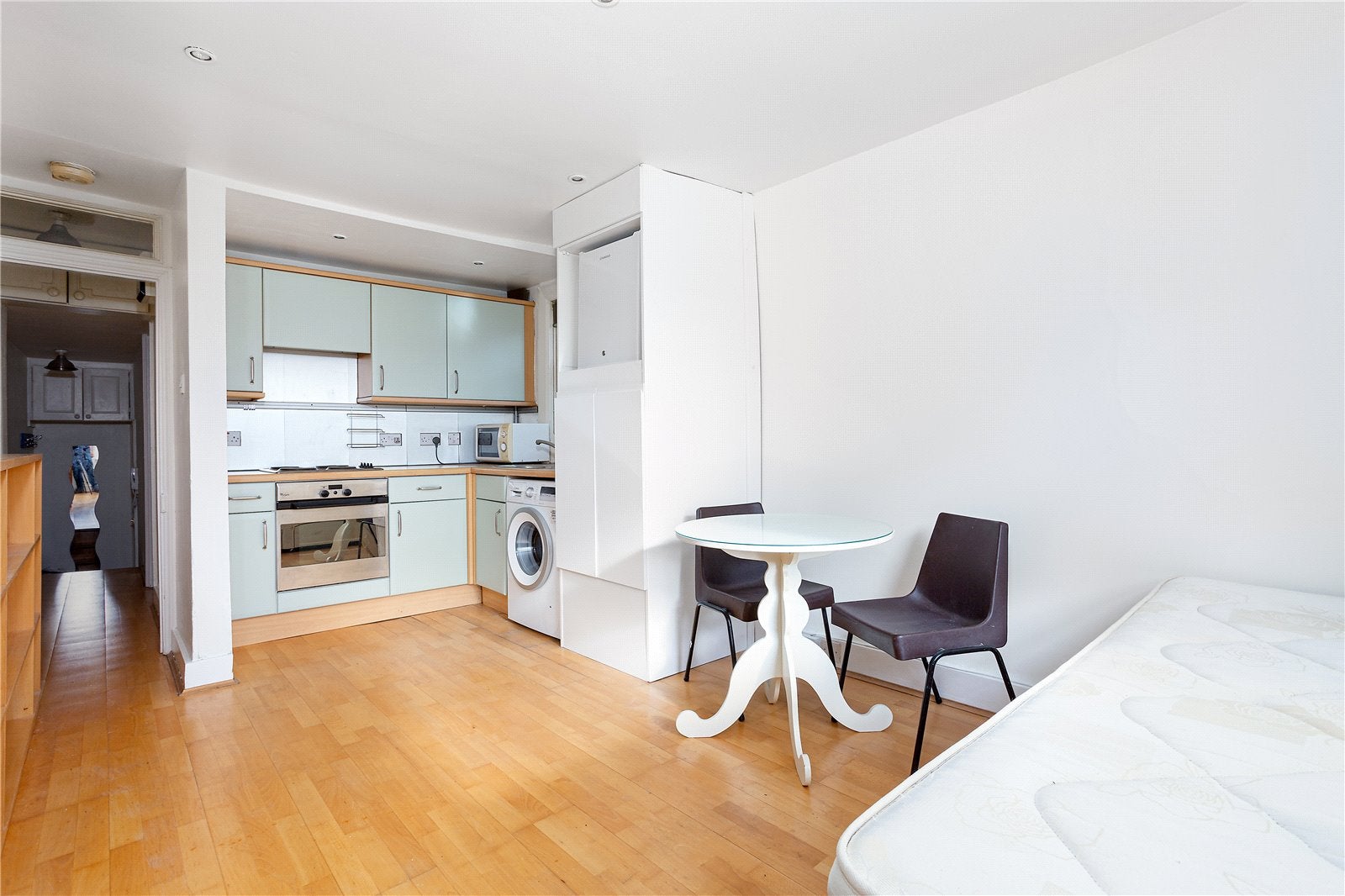 Flat Hadyn Park Road in Greater London