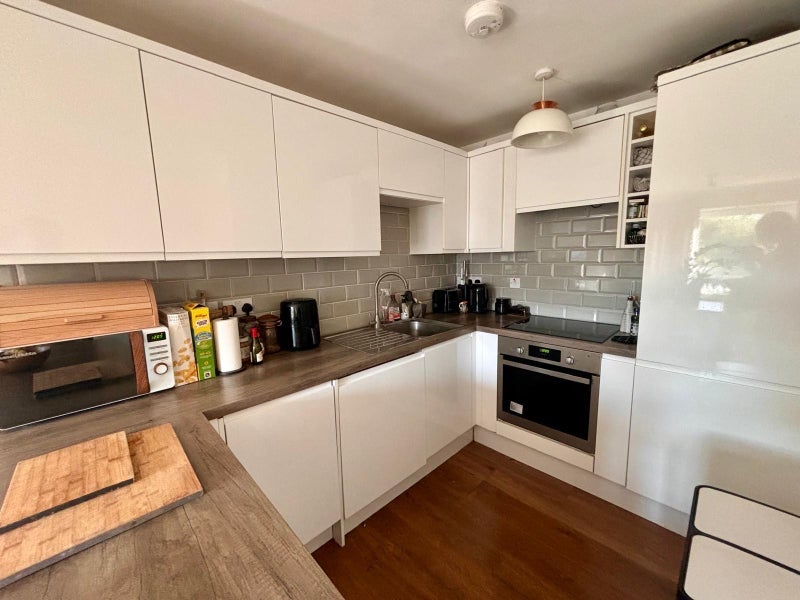 Flat Nantes Close in Greater London
