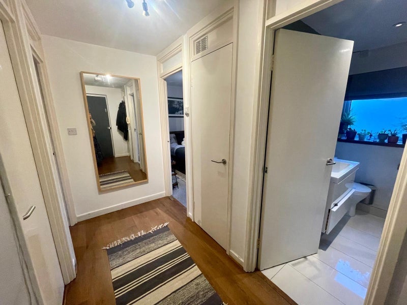Flat Nantes Close in Greater London