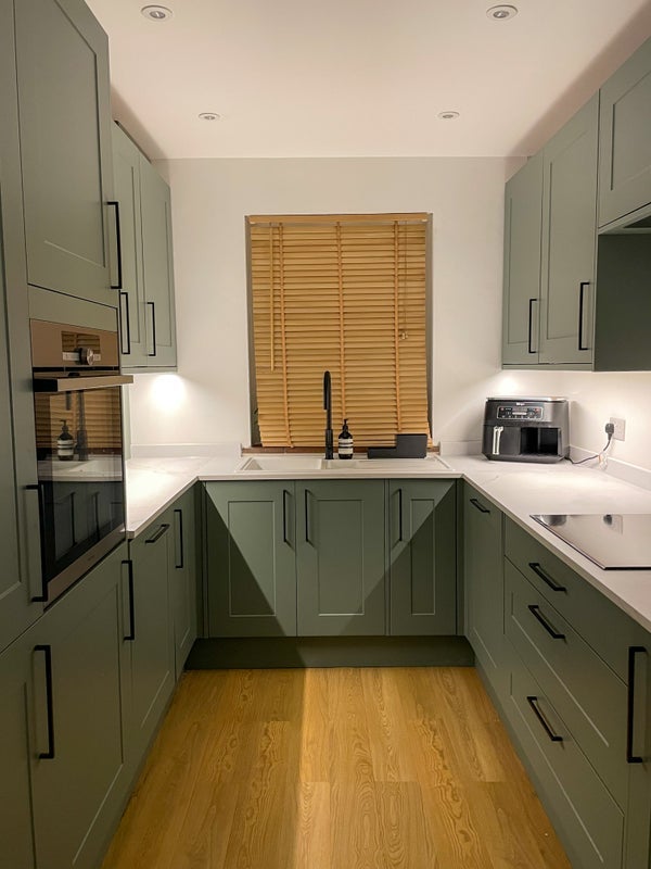 Room Rodenhurst Road in Greater London