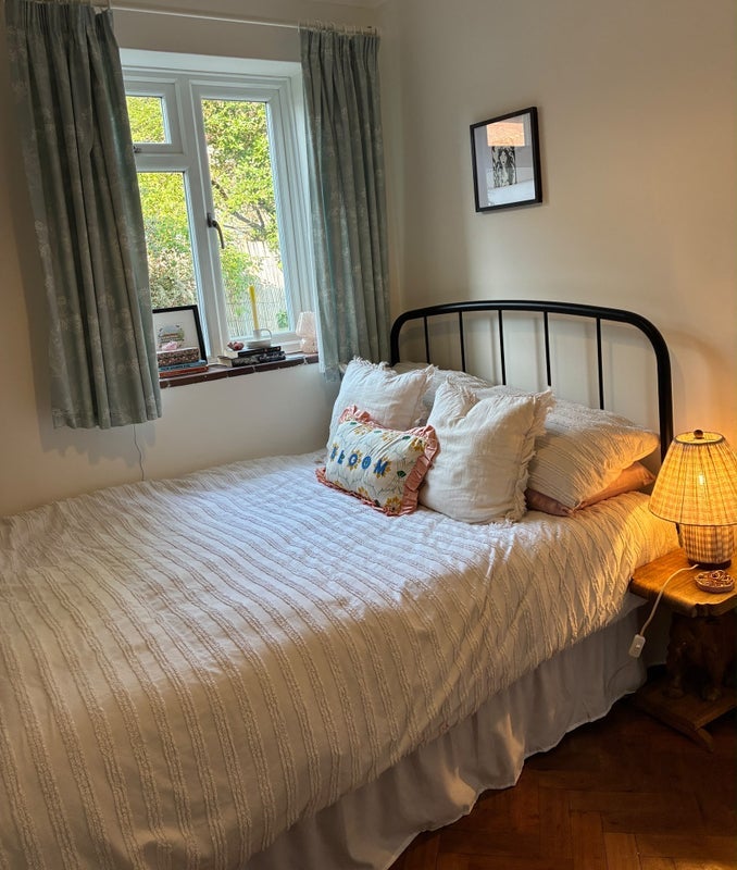 Room Rodenhurst Road in Greater London
