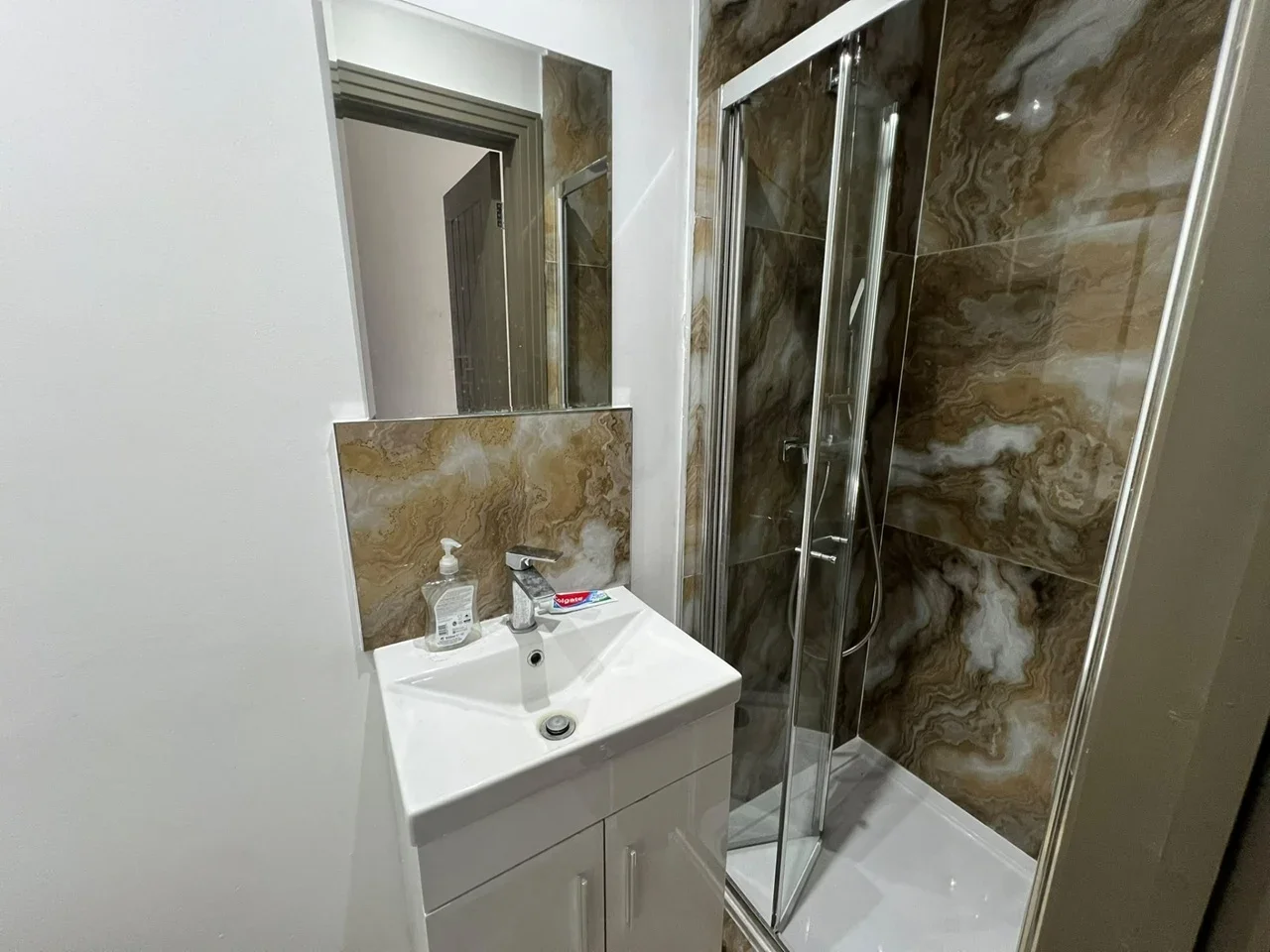 Room Norwood Road in Greater London