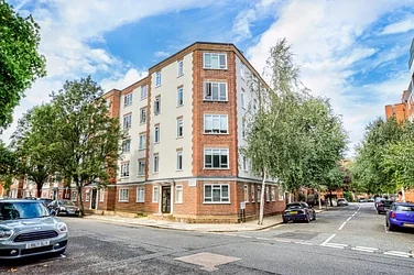 Flat Charlbert Street in City of Westminster
