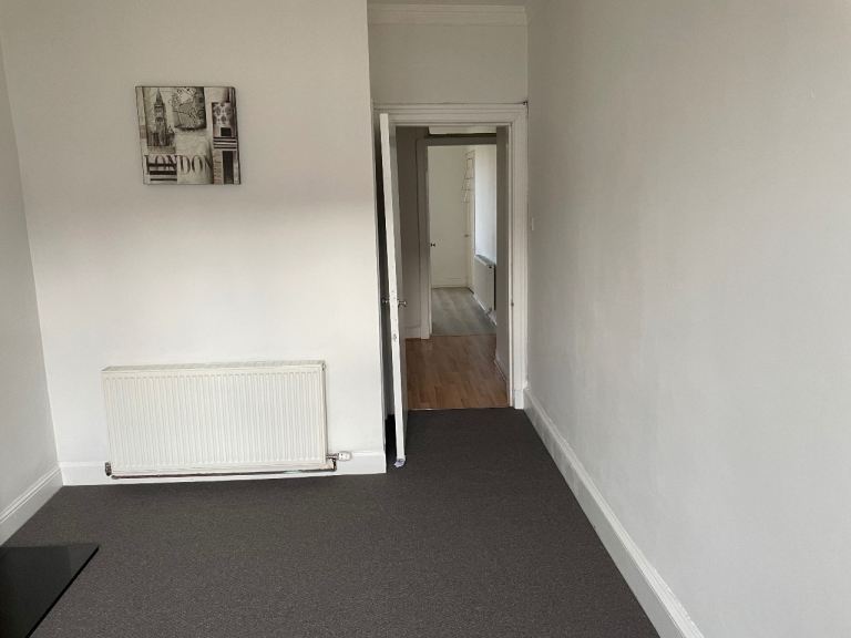 Flat Paisley Road West in Glasgow