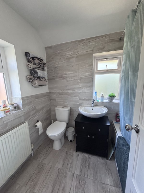 Room Lidgett Lane in Leeds