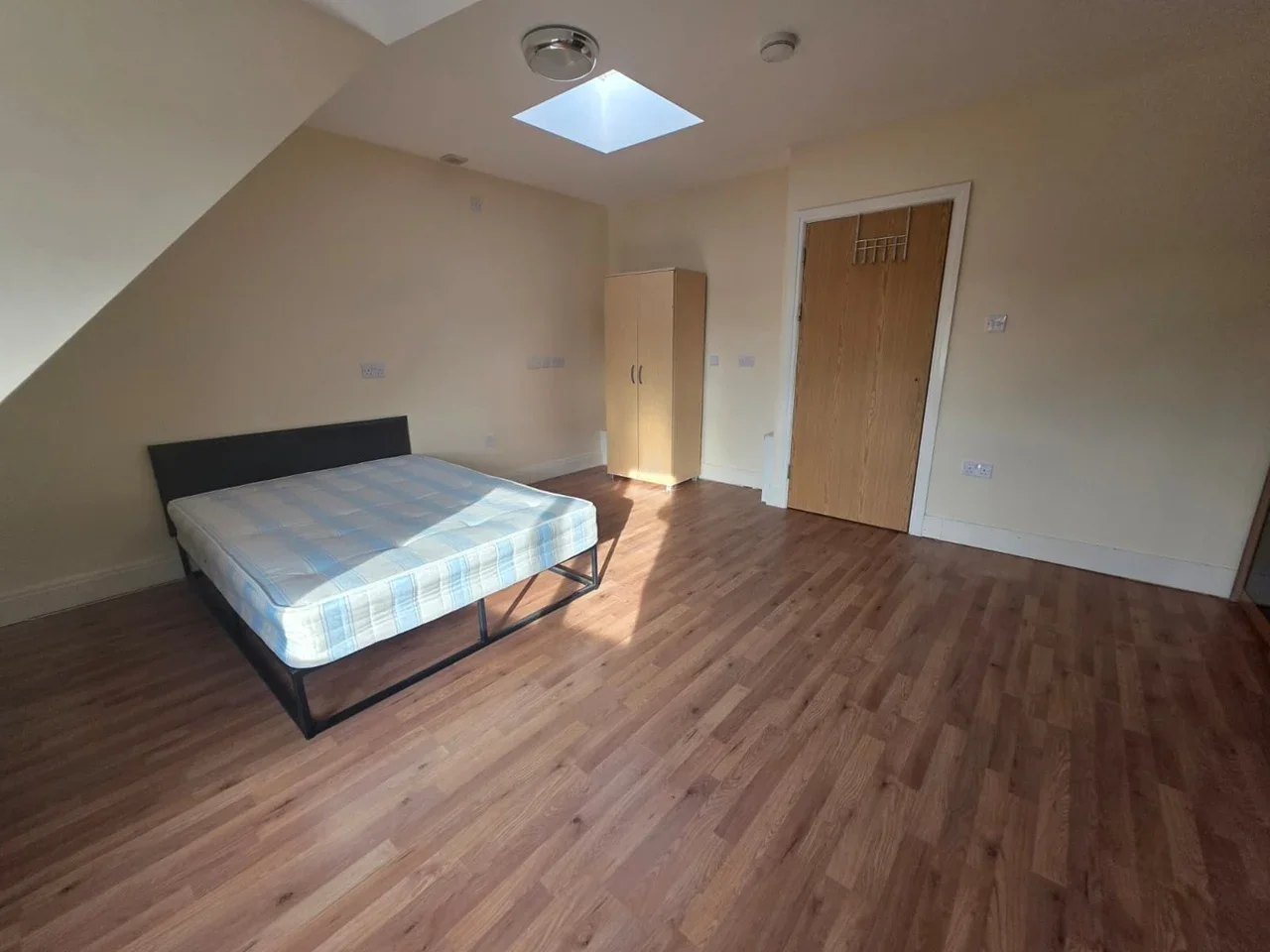 Flat King George's Avenue in Watford