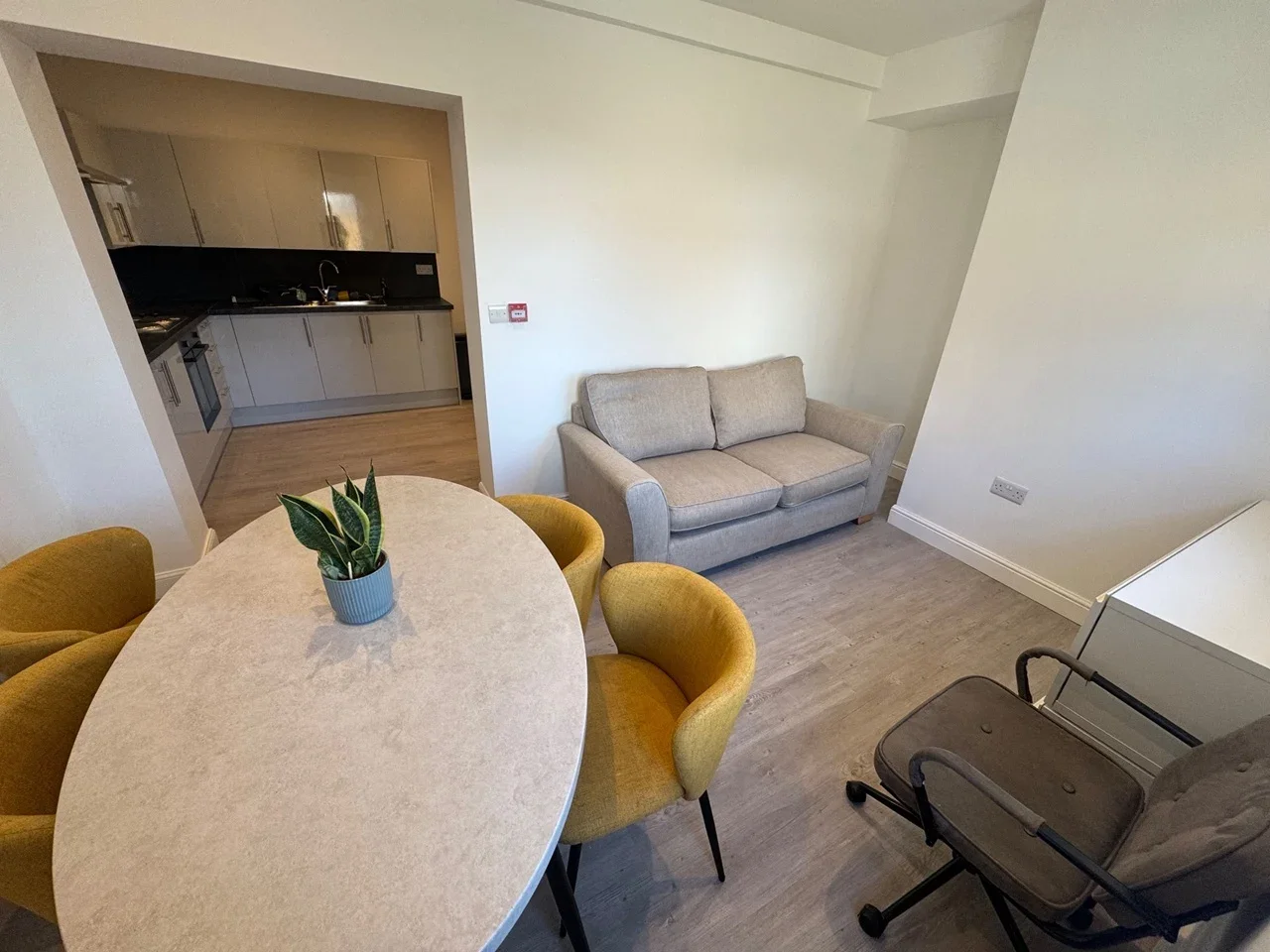 Room Ingram Road in Gillingham