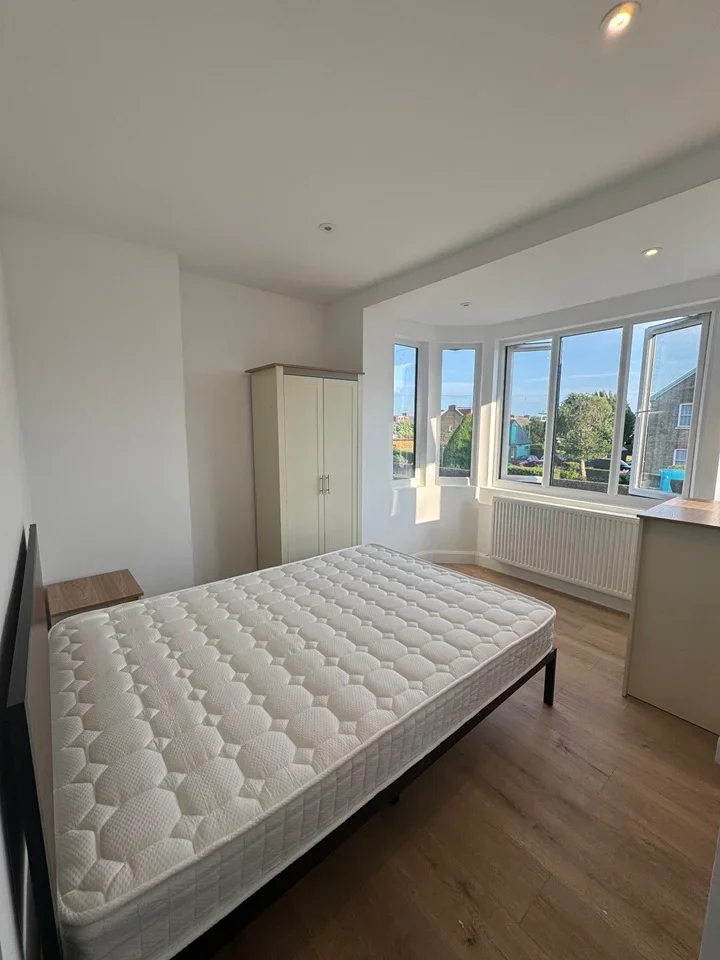 Room Ingram Road in Gillingham