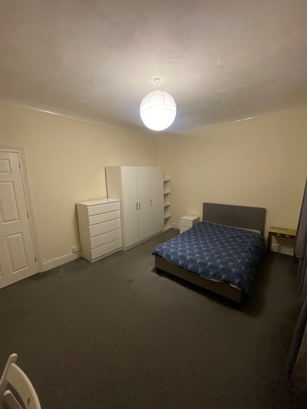Room Melford Road in Greater London