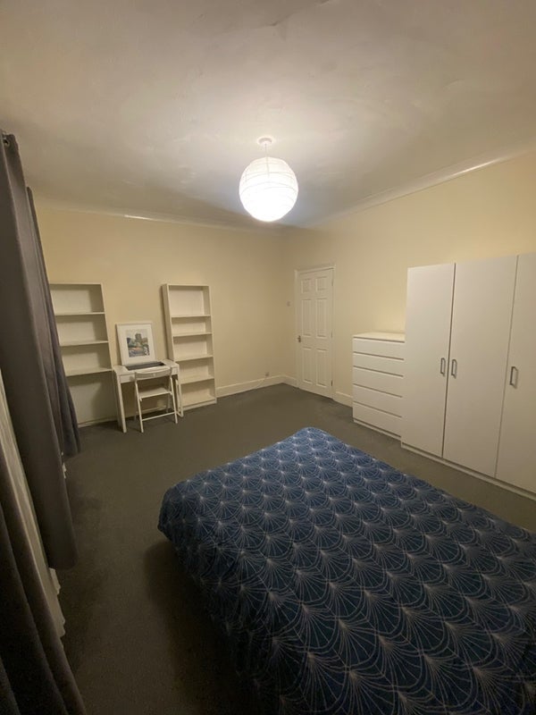 Room Melford Road in Greater London