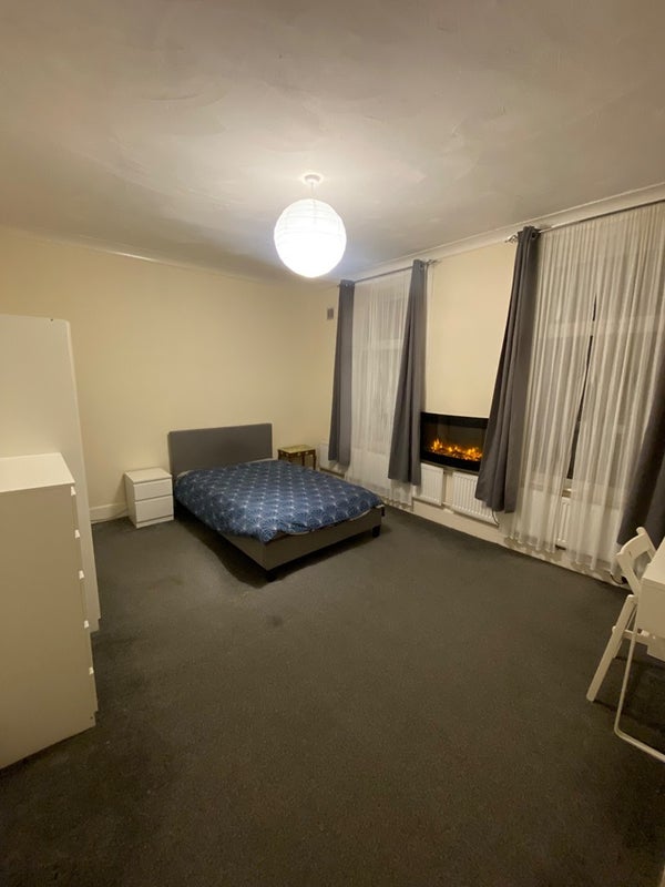 Room Melford Road in Greater London