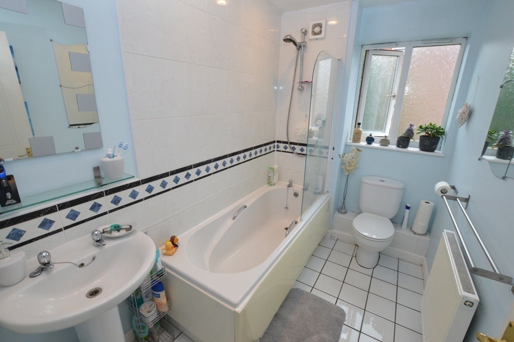 House Kariba Close in Chesterfield
