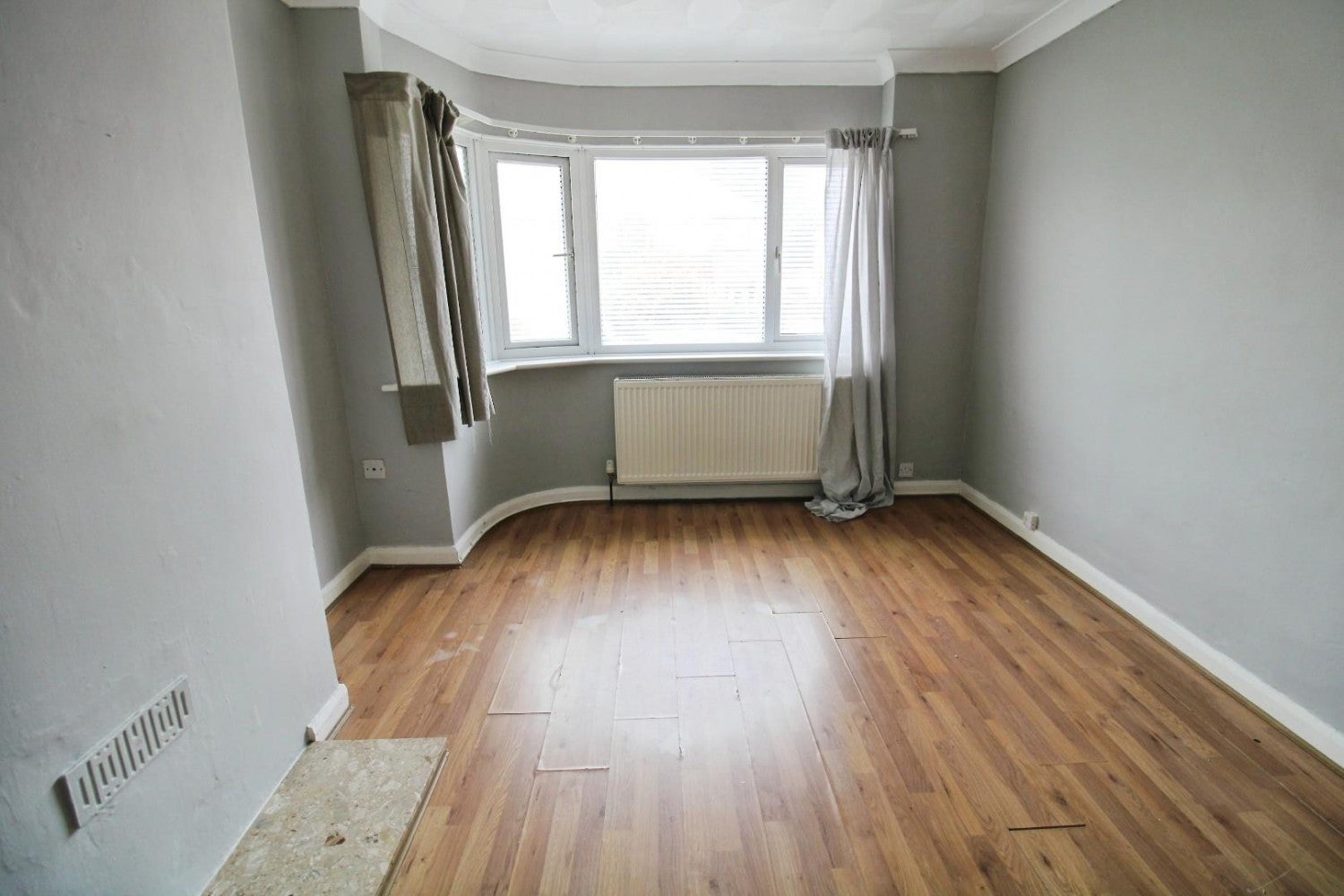 Flat Eversley Avenue in Greater London