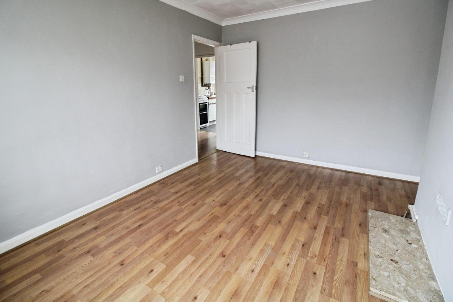 Flat Eversley Avenue in Greater London
