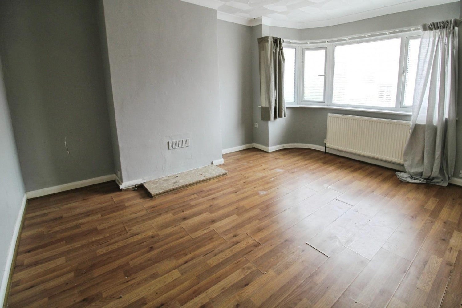 Flat Eversley Avenue in Greater London