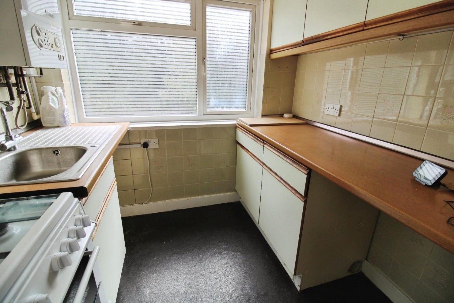 Flat Eversley Avenue in Greater London