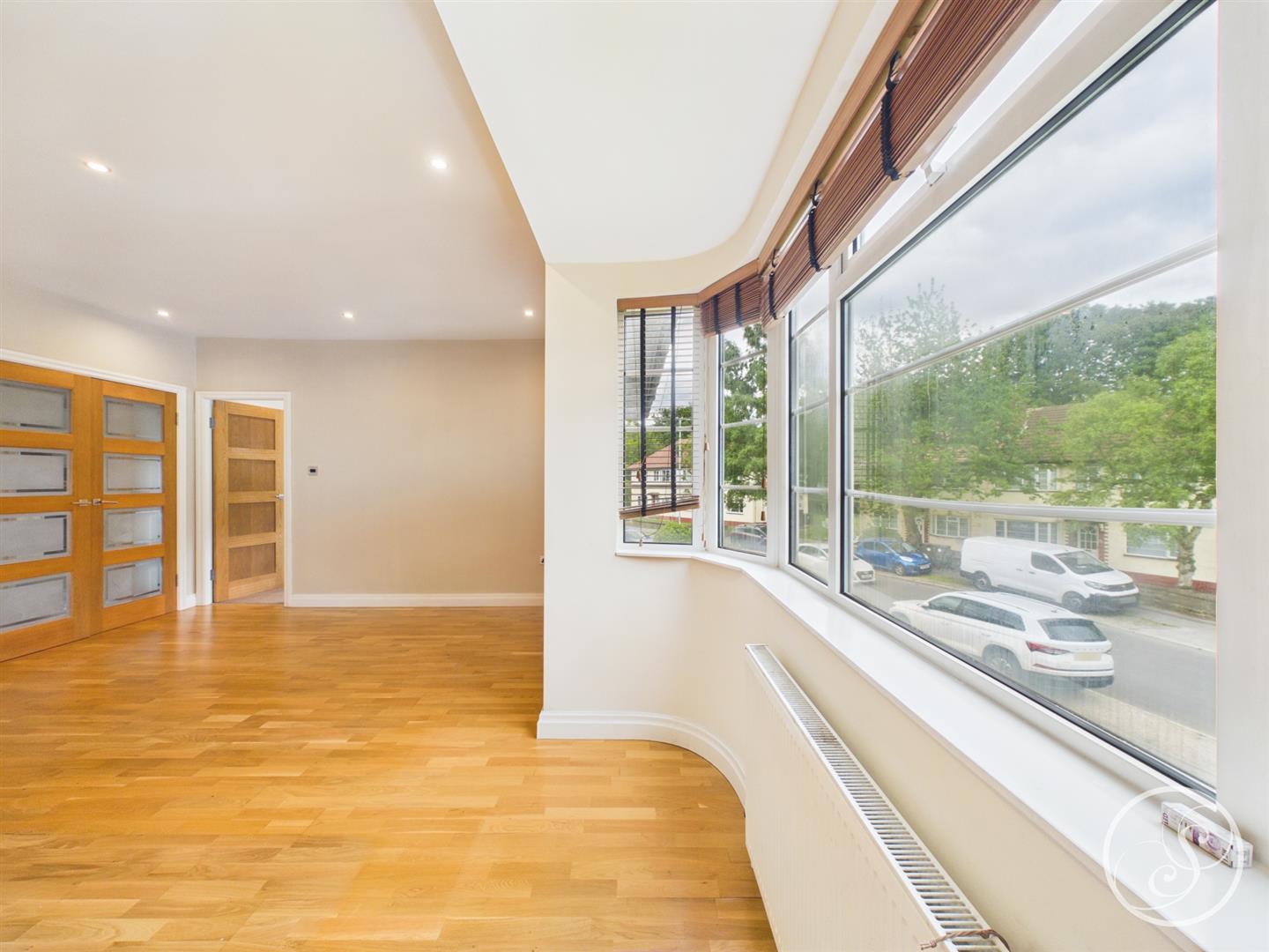 Flat Sandringham Drive in Leeds