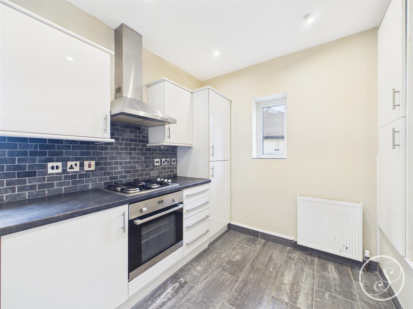 Flat Sandringham Drive in Leeds